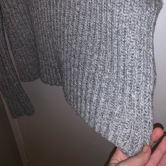 ⭐️HOST PICK⭐️ [M]👚F21 grey knitted cropped sweater - Picture 6 of 6